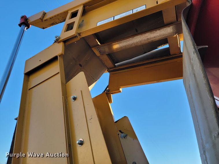 image for item IX9584 HayBuster H1130  tub grinder