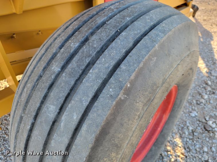 image for item IX9584 HayBuster H1130  tub grinder