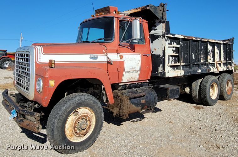 image for item IX9586 1977 Ford 9000  dump truck