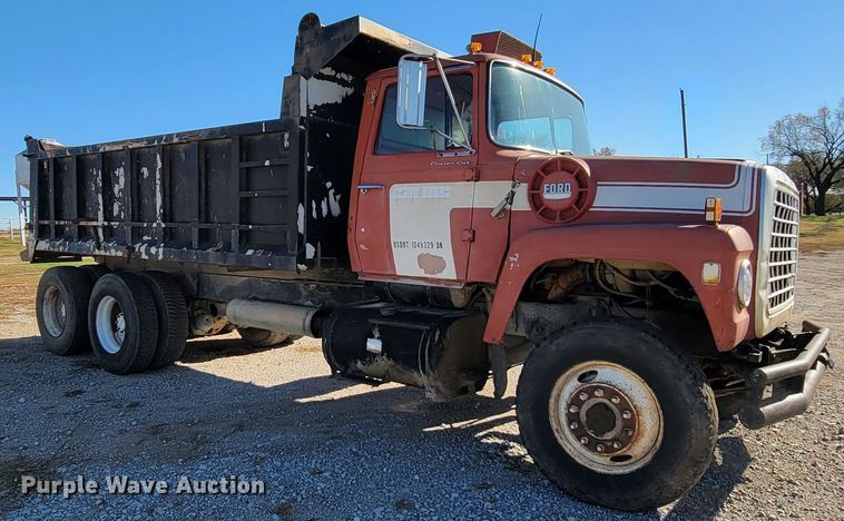 image for item IX9586 1977 Ford 9000  dump truck