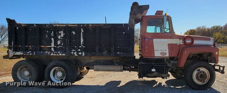 image for item IX9586 1977 Ford 9000  dump truck