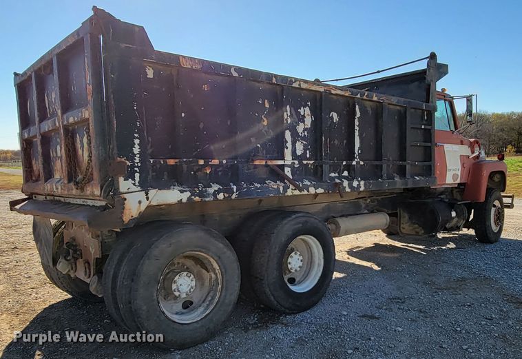 image for item IX9586 1977 Ford 9000  dump truck