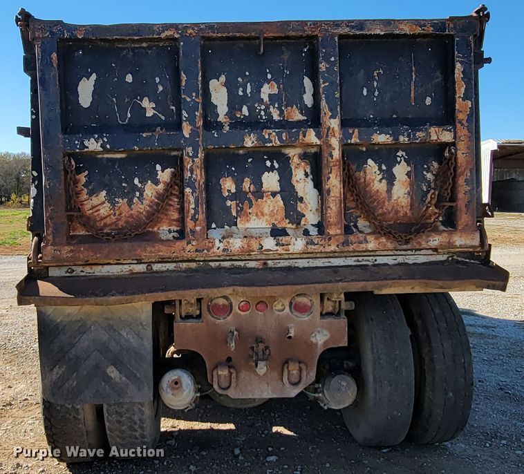 image for item IX9586 1977 Ford 9000  dump truck