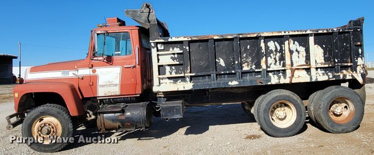 image for item IX9586 1977 Ford 9000  dump truck