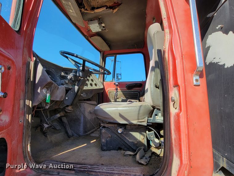 image for item IX9586 1977 Ford 9000  dump truck