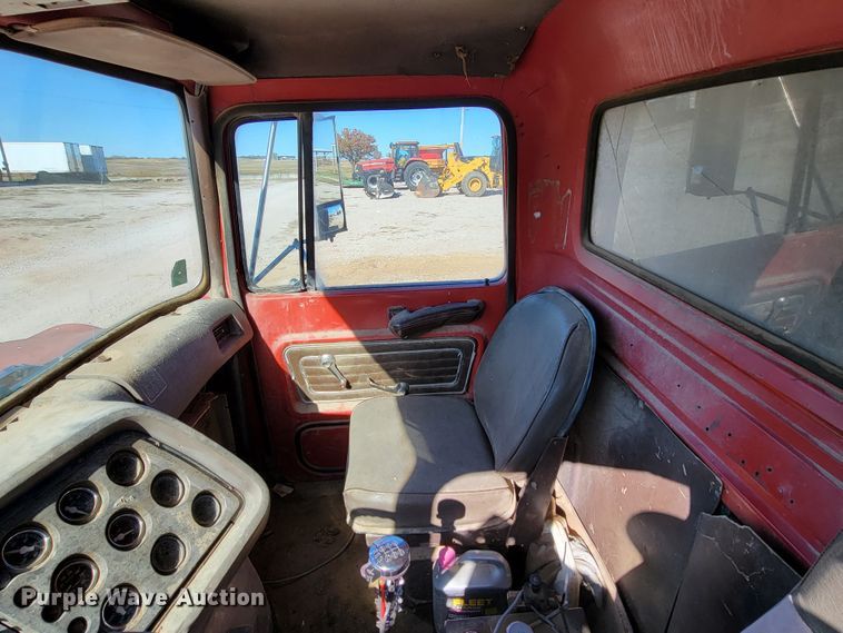 image for item IX9586 1977 Ford 9000  dump truck