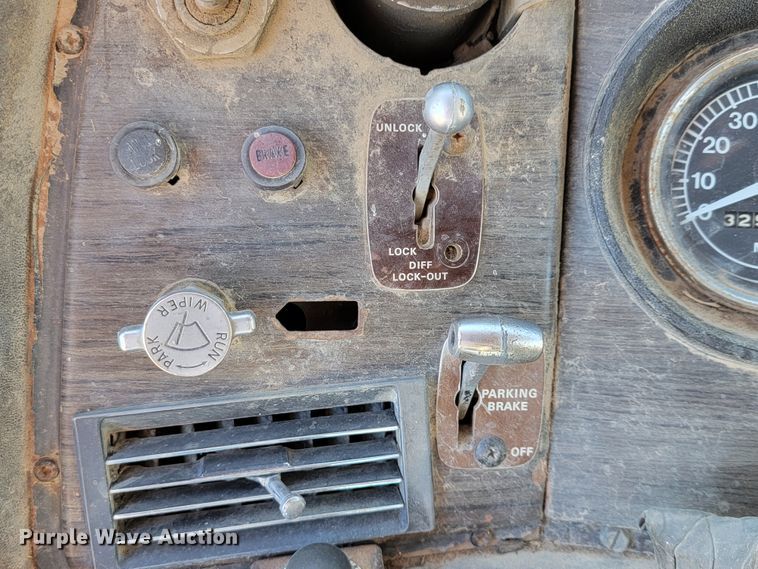 image for item IX9586 1977 Ford 9000  dump truck