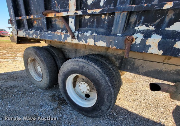 image for item IX9586 1977 Ford 9000  dump truck