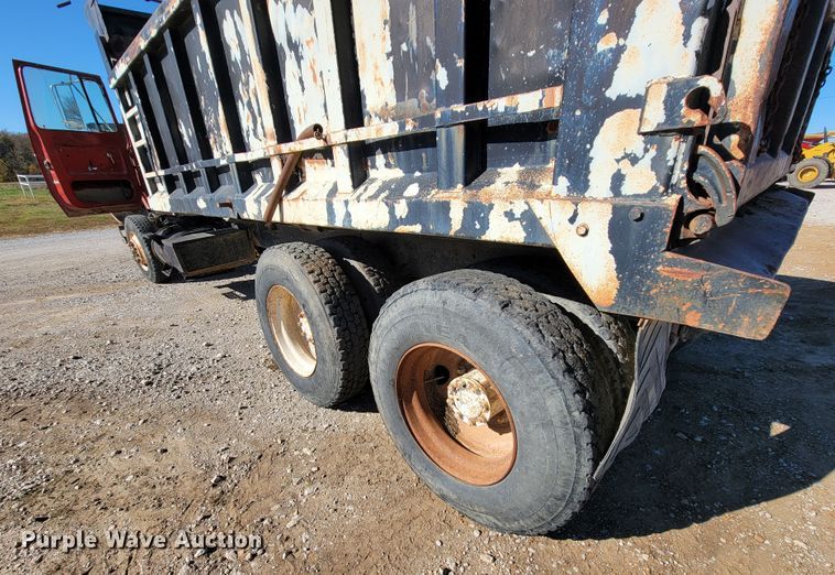 image for item IX9586 1977 Ford 9000  dump truck