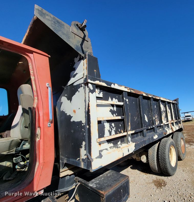 image for item IX9586 1977 Ford 9000  dump truck