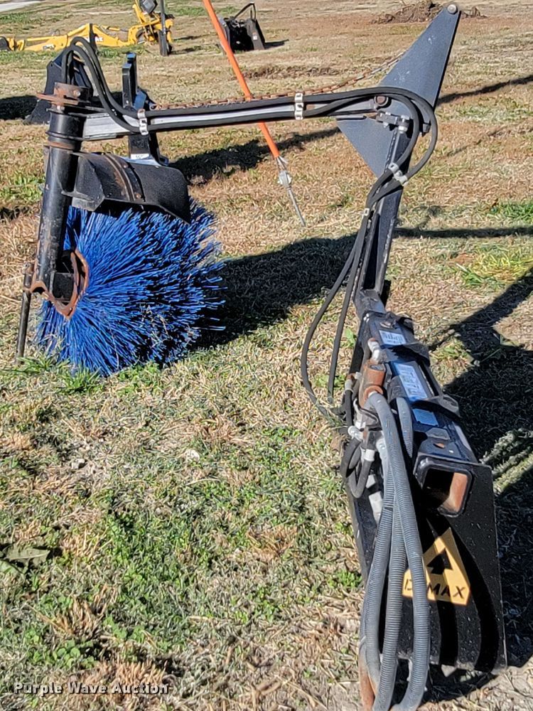 image for item IX9588 Skid steer broom