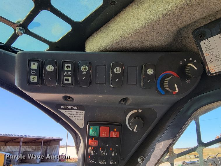 image for item IX9590 2019 John Deere 333G  tracked skid steer loader