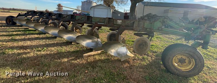 image for item IX9618 John Deere A2700  eight bottom plow