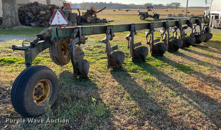image for item IX9618 John Deere A2700  eight bottom plow