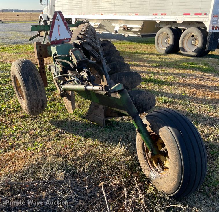 image for item IX9618 John Deere A2700  eight bottom plow