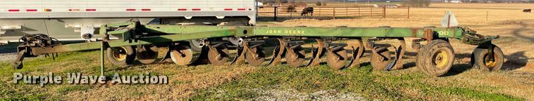 image for item IX9618 John Deere A2700  eight bottom plow