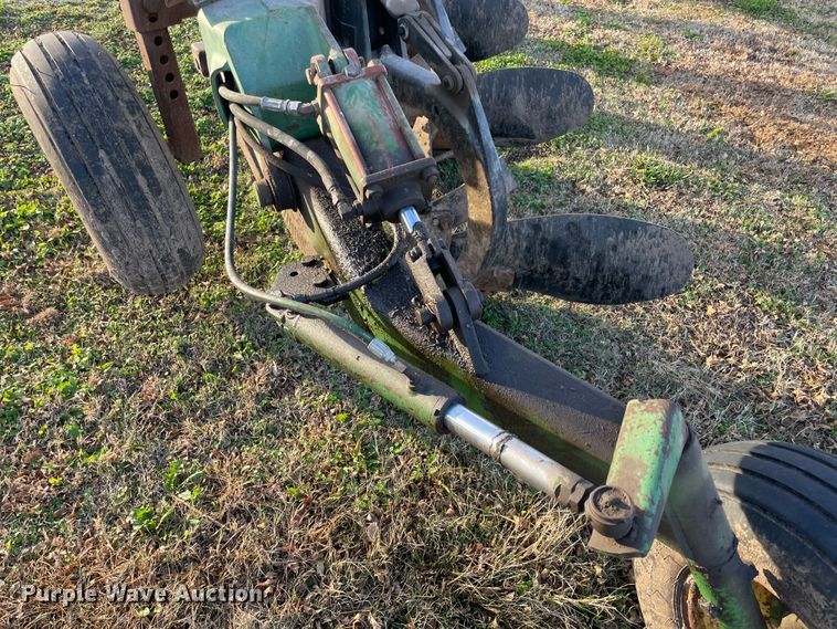 image for item IX9618 John Deere A2700  eight bottom plow