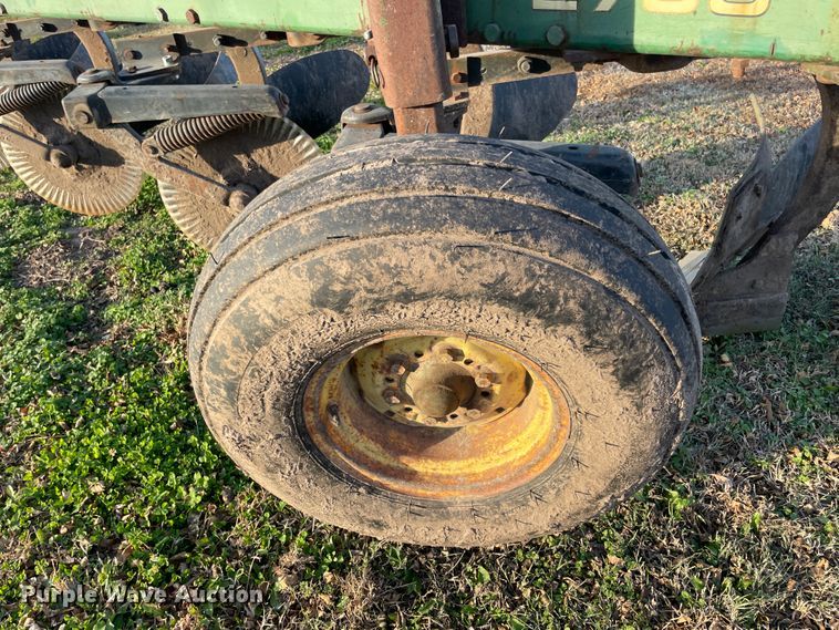 image for item IX9618 John Deere A2700  eight bottom plow