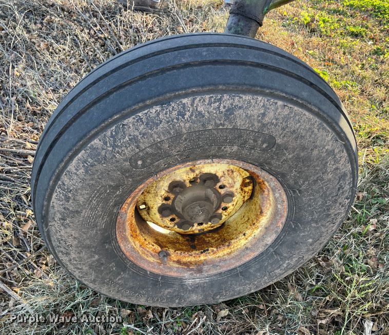 image for item IX9618 John Deere A2700  eight bottom plow