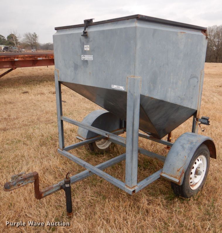 image for item JD9490 Versa-Tote 1025  seed tender