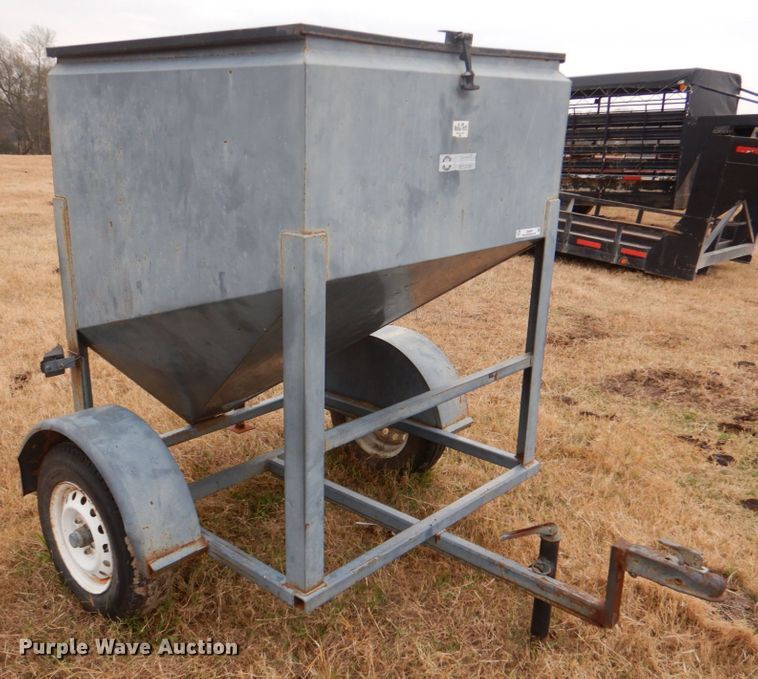 image for item JD9490 Versa-Tote 1025  seed tender