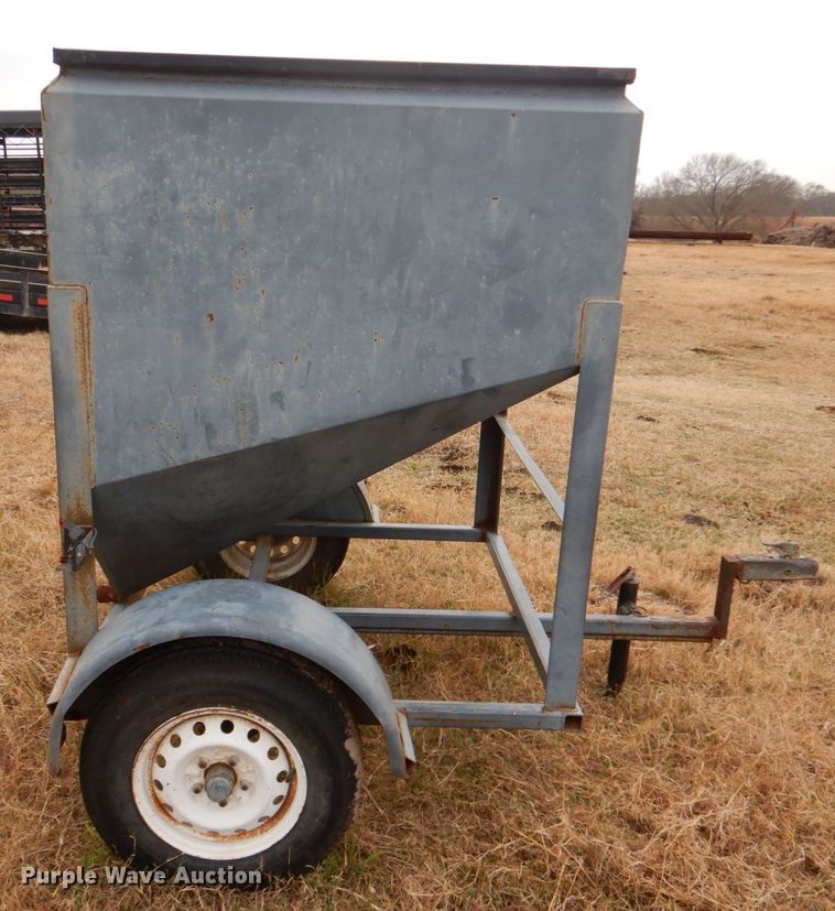 image for item JD9490 Versa-Tote 1025  seed tender