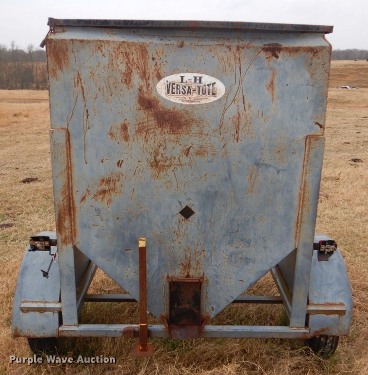 image for item JD9490 Versa-Tote 1025  seed tender