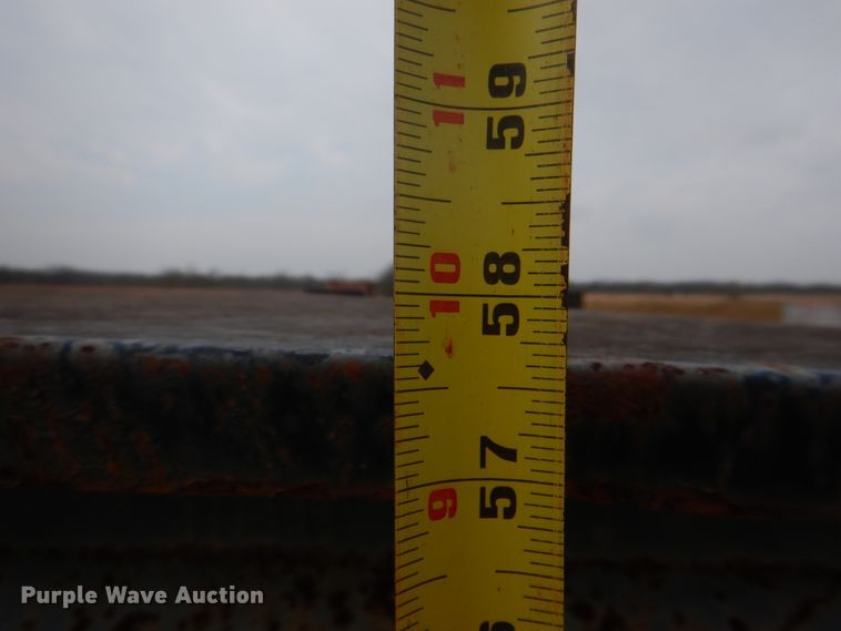 image for item JD9490 Versa-Tote 1025  seed tender