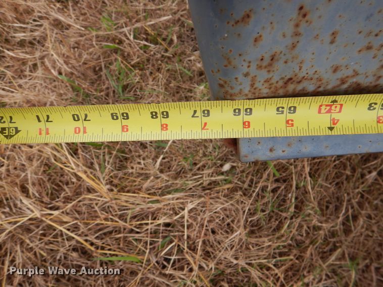 image for item JD9490 Versa-Tote 1025  seed tender