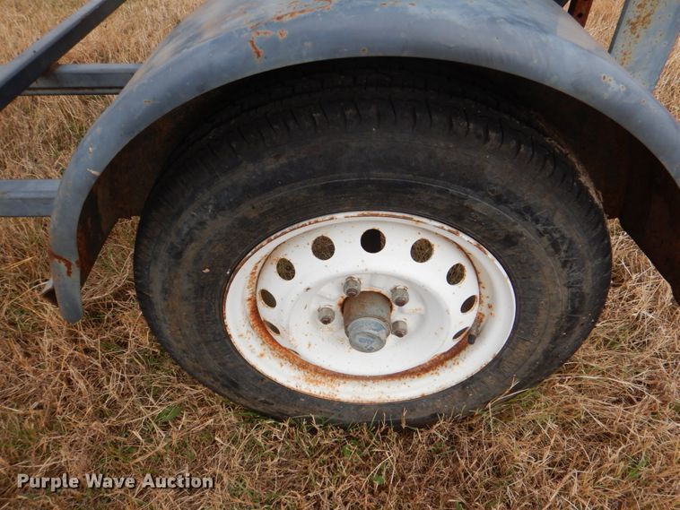 image for item JD9490 Versa-Tote 1025  seed tender