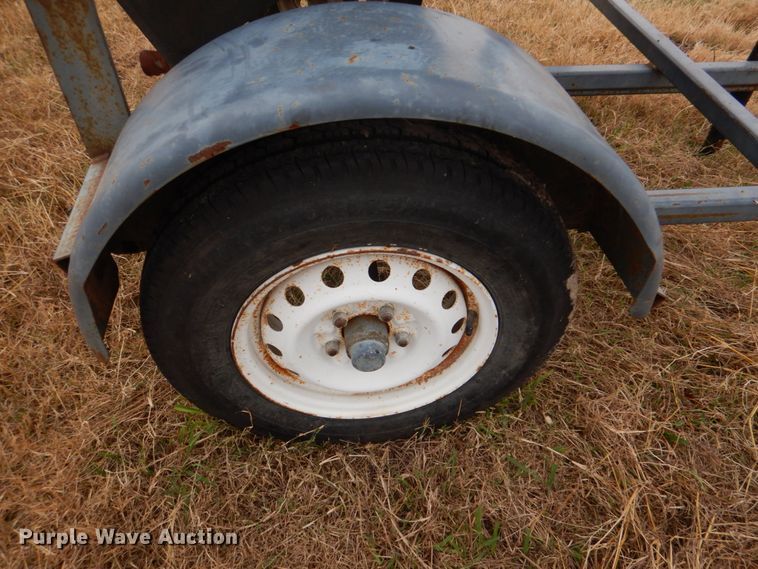 image for item JD9490 Versa-Tote 1025  seed tender