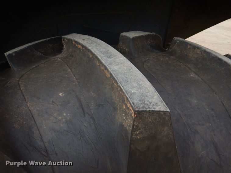 image for item JD9499 Kubota M9540  MFWD tractor