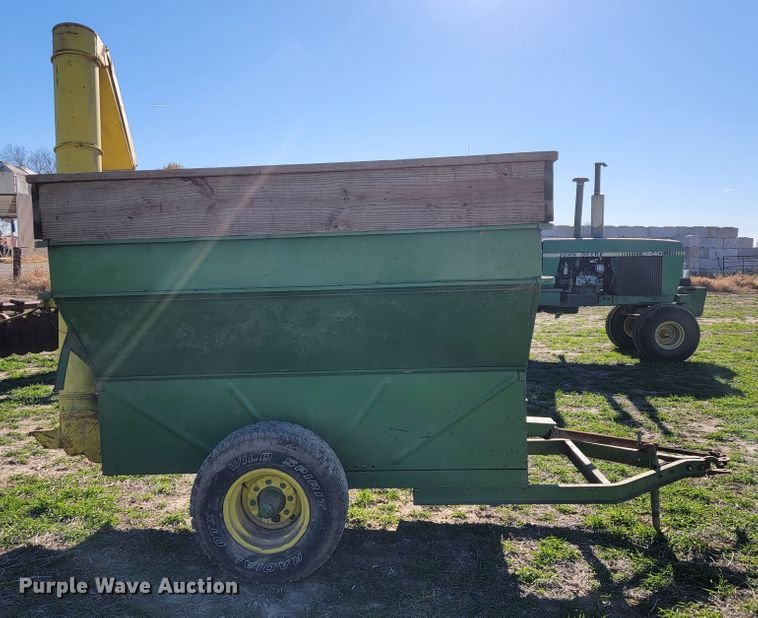 image for item JE9273 Grain cart