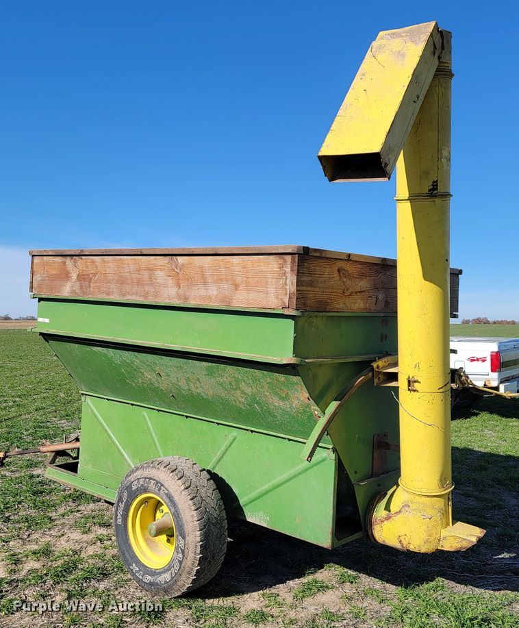 image for item JE9273 Grain cart
