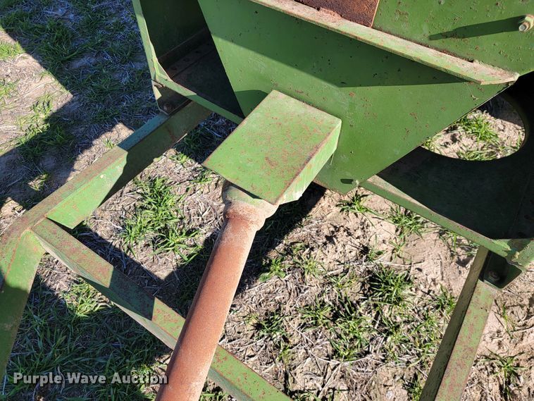 image for item JE9273 Grain cart