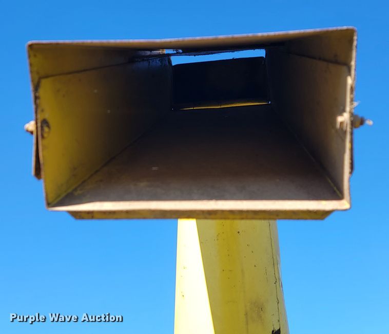 image for item JE9273 Grain cart