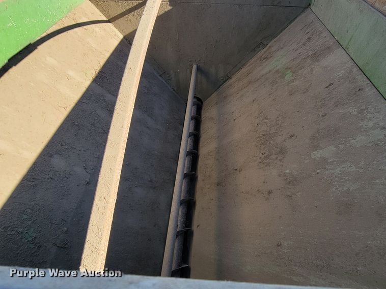 image for item JE9273 Grain cart