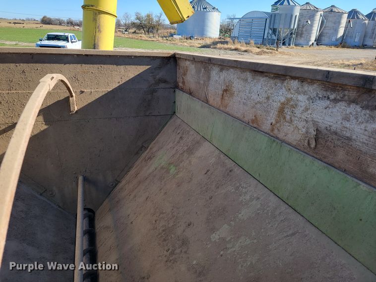 image for item JE9273 Grain cart