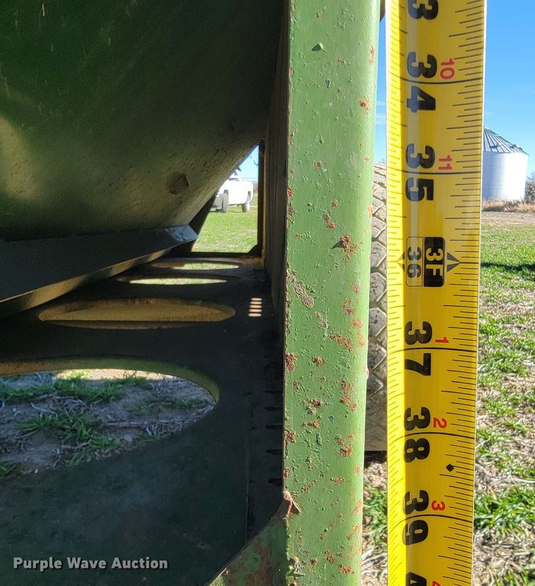 image for item JE9273 Grain cart