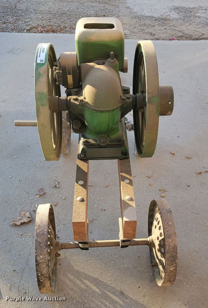 image for item JE9290 John Deere E103R  hit and miss engine