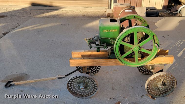 image for item JE9290 John Deere E103R  hit and miss engine