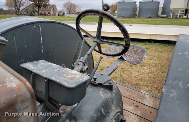 image for item JE9291 Case L  tractor