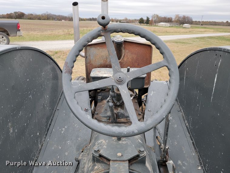 image for item JE9291 Case L  tractor