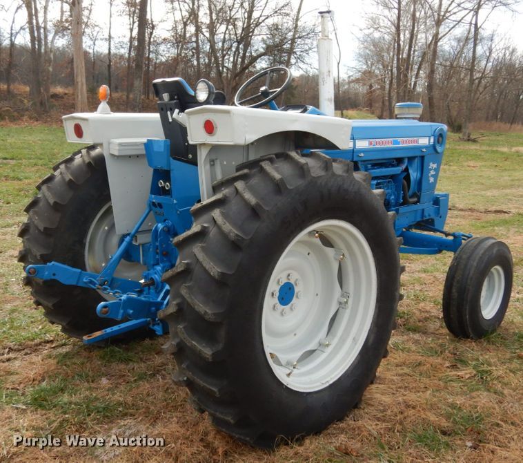 image for item JI9326 1972 Ford 7000  tractor