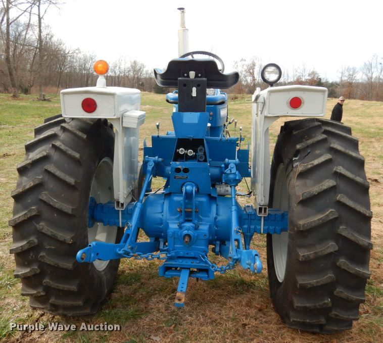 image for item JI9326 1972 Ford 7000  tractor