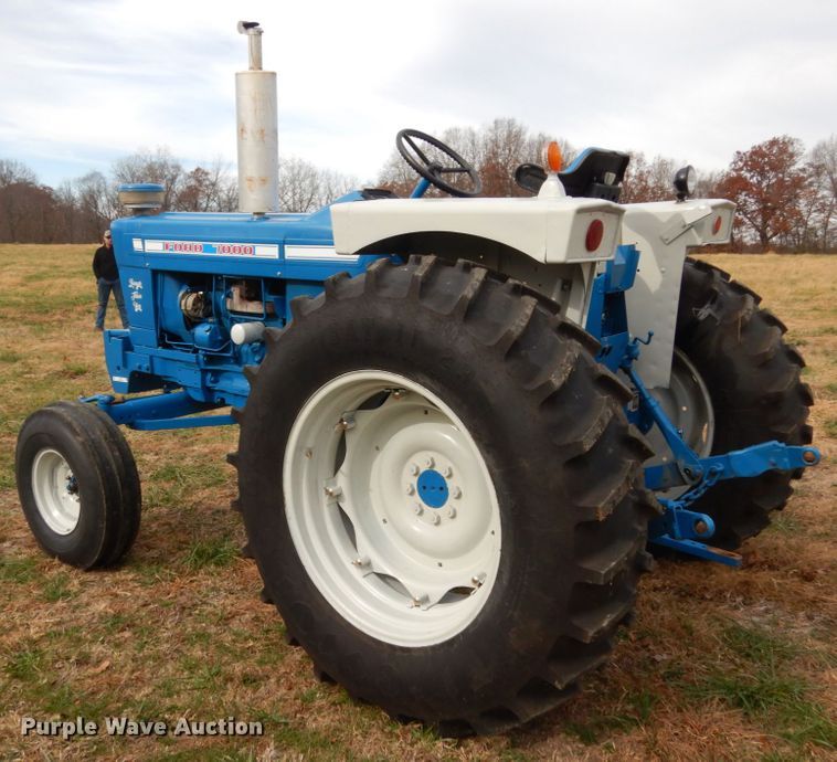 image for item JI9326 1972 Ford 7000  tractor