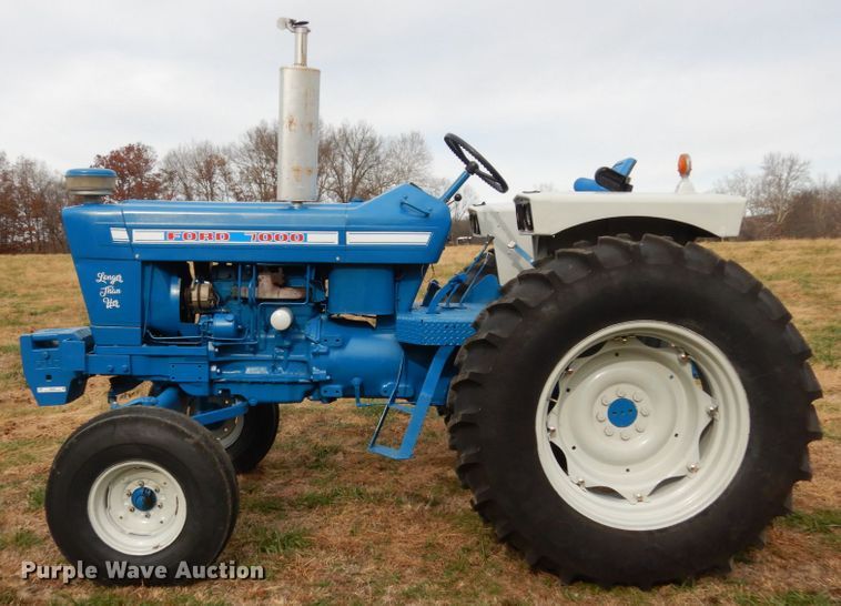 image for item JI9326 1972 Ford 7000  tractor