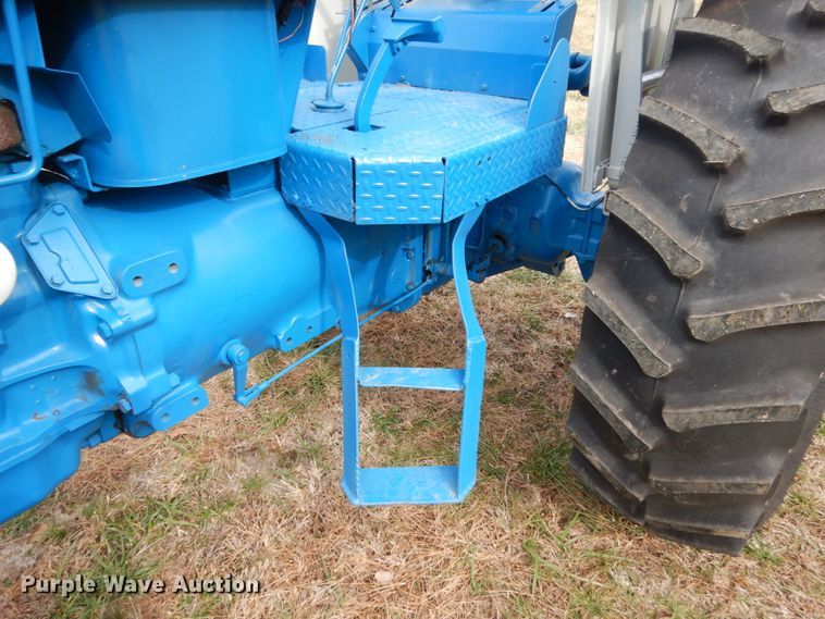 image for item JI9326 1972 Ford 7000  tractor