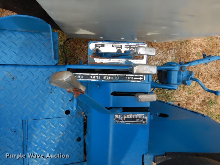 image for item JI9326 1972 Ford 7000  tractor