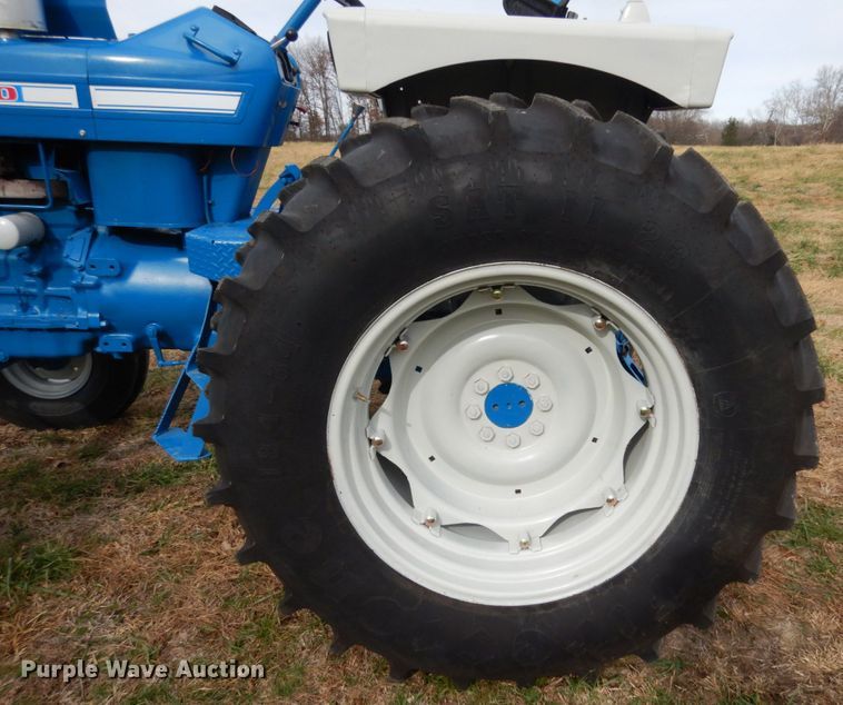 image for item JI9326 1972 Ford 7000  tractor